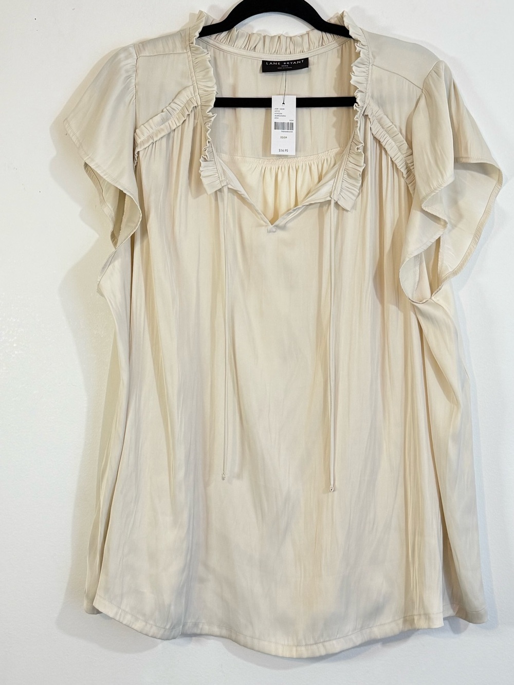 NWT Lane Bryant Cream Shirt Ivory Size 22/24 Plus Flutter Sleeves